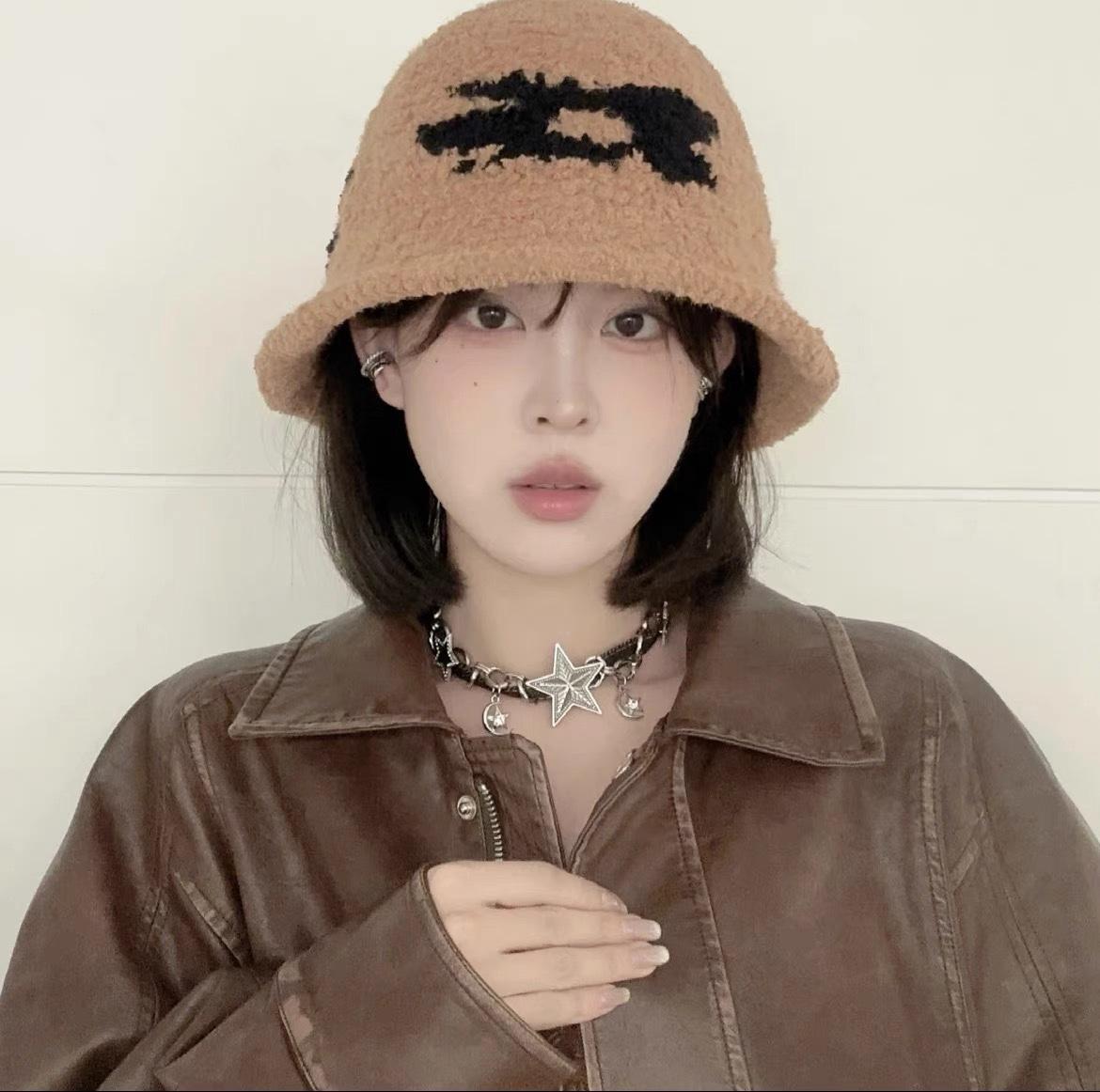 

Женская новая шляпа из жемчужного вельвета, сочетающая цвета, шляпа-ведро, теплая, ветрозащитная, с защитой ушей, шляпа-таз, модная и простая шляпа-ведро Adult (56-58cm) хаки