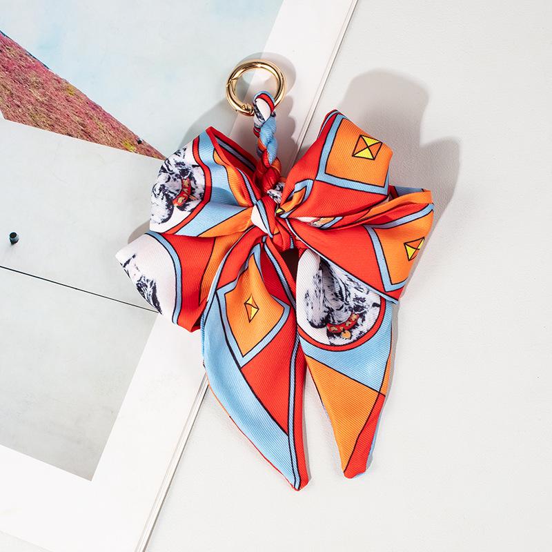 Luxury Bow Chain Bag Charm: Trendy Crossbody Strap and Elegant Pendant Accessory for Influencers