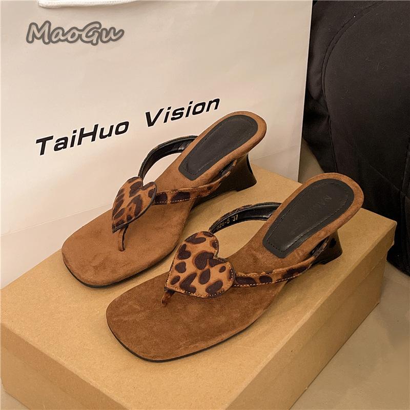 Fashion Wedge Heeled Black Leopard Heart Decor Women Fashion Flip Flops Women's Outdoor Wear 2025 Summer Sandals Slip On Footwear 35 39