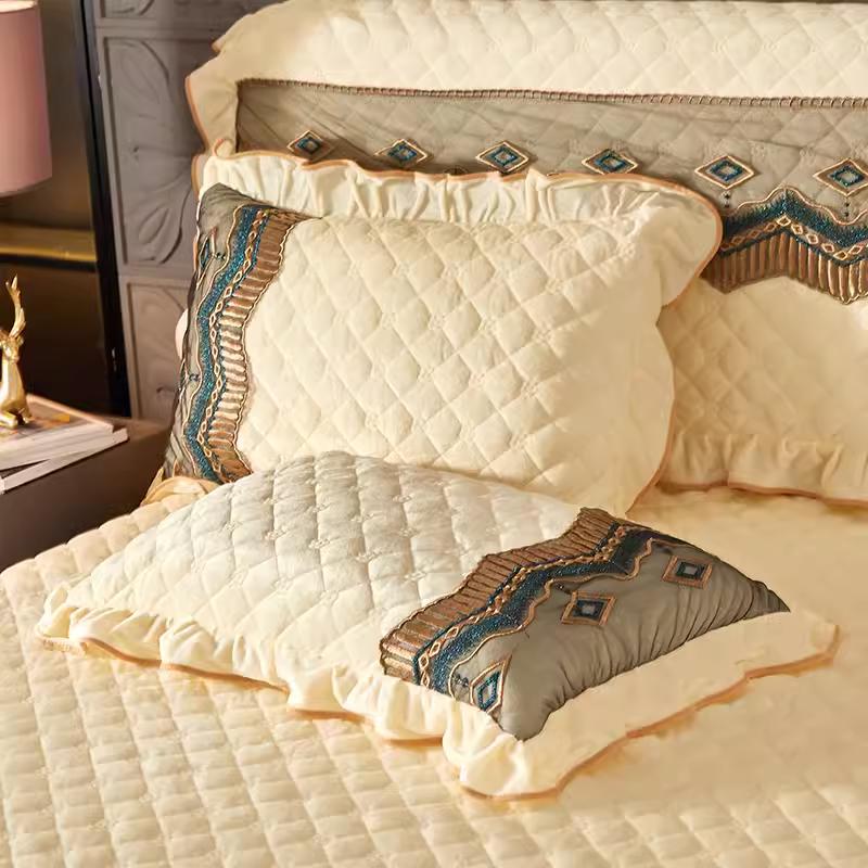Thick Milk Velvet and Cotton Pillowcase Set Paired with Thick Velvet and Quick Heating Cotton Pillowcase for Warmth