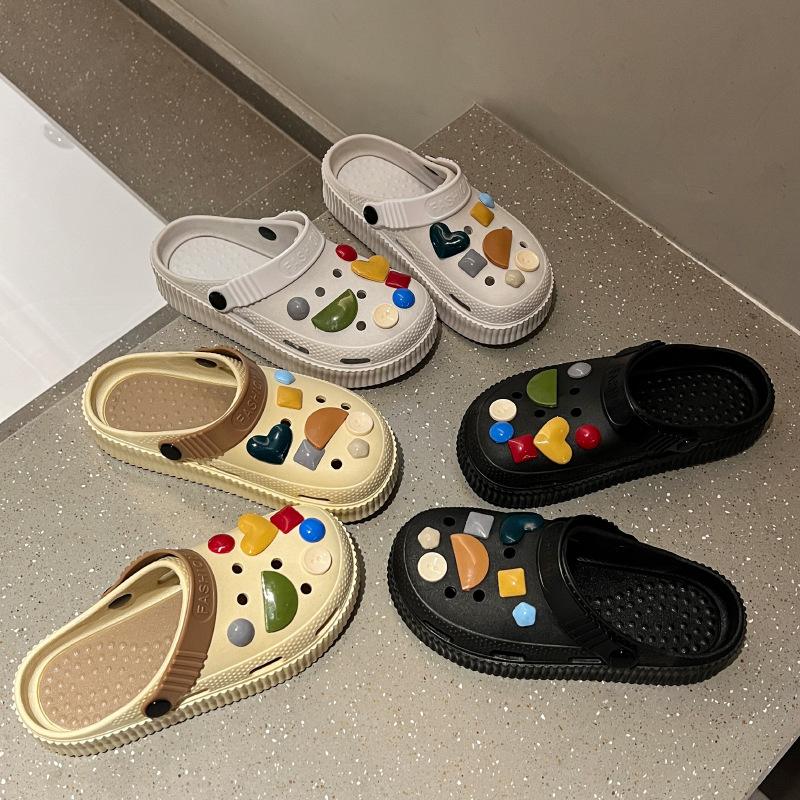 Soft-soled stepping on shit feels ins cute cartoon hole shoes women's summer wear new thick-soled non-slip beach