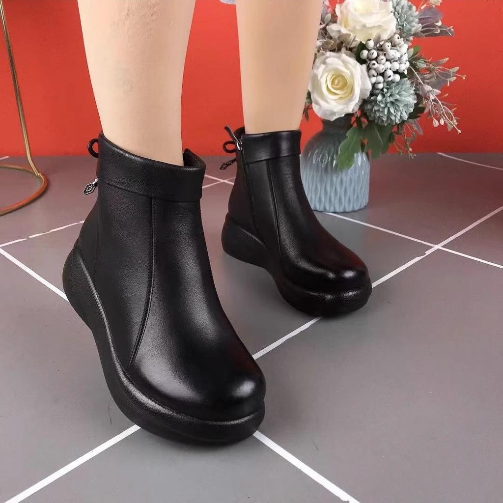 Winter New Soft Leather Wool Shoes Women's Round Head Muffin Platform Short Boots Velvet Warm Mother Cotton Shoes Non-slip Women's Shoes