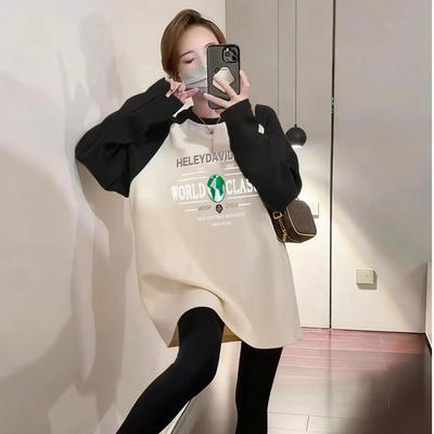 Color-blocked Patchwork Long-sleeved T-shirt for Autumn and Winter, Thick and Brushed Knitted Base Layer, Relaxed and Loose Mid-length Top.