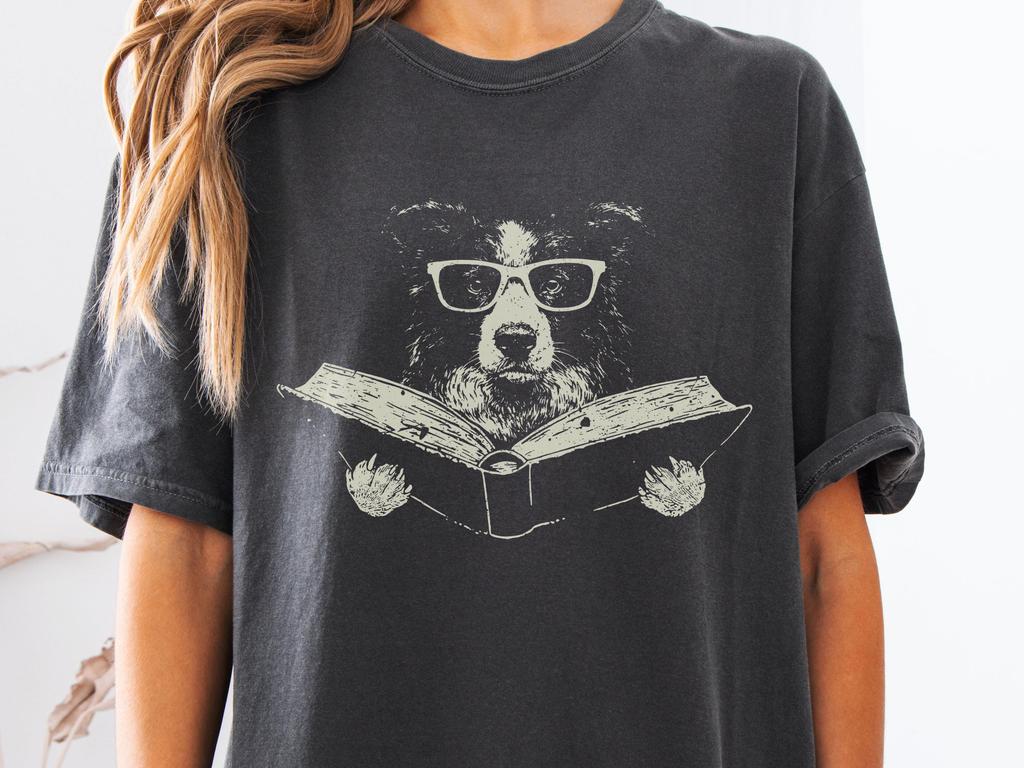 Border Collie Reading Book Comfort Colors T-Shirt - Collie Dog Mom Shirt - Dog Dad Gift Tee - Nerd Dog Bookish Style