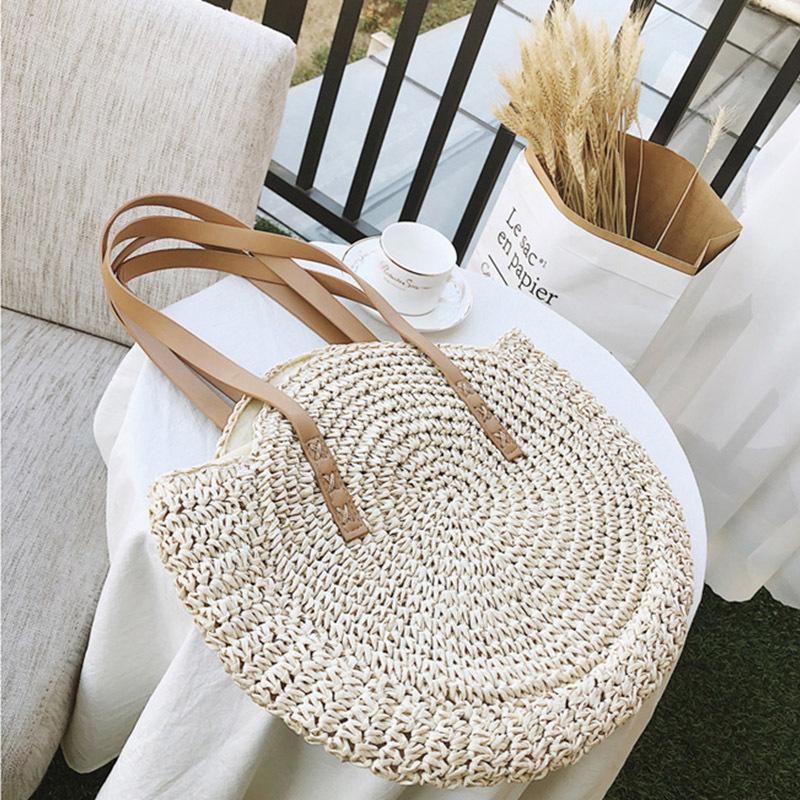 Bolso de verano, ideal para la playa o para viajes, hecha de paja trenzada y tejida, forma circular, buen espacio de almacenamiento