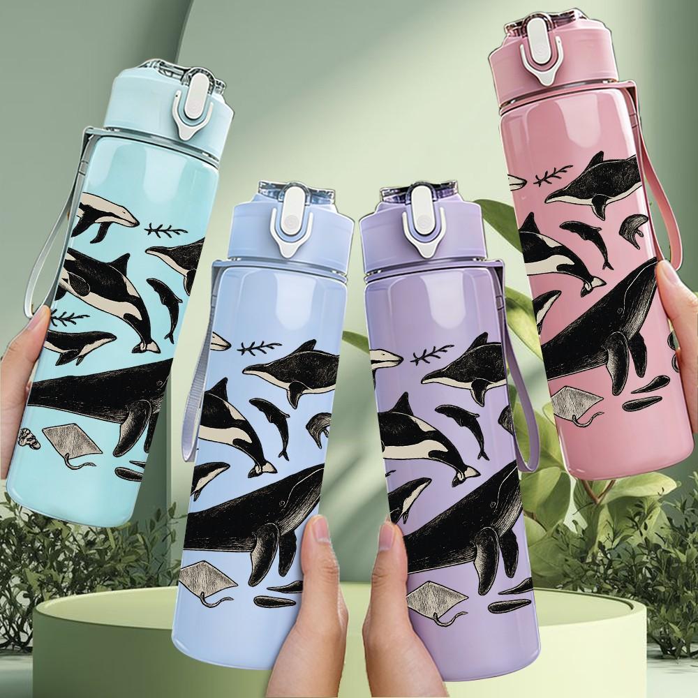 1 PZ Silhouette di Gruppo di Balene Oceaniche 750ml Bottiglia d'Acqua Sportiva in Plastica Colorata Tappo Flip a Cannuccia Anti-perdita Adatta per Sport Ufficio Uso Domestico