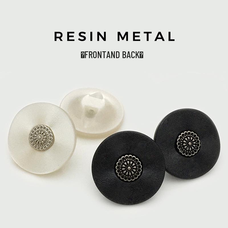 Klasické černobílé květinové kulaté pryskyřičné kovové knoflíky na obleky a kabáty
