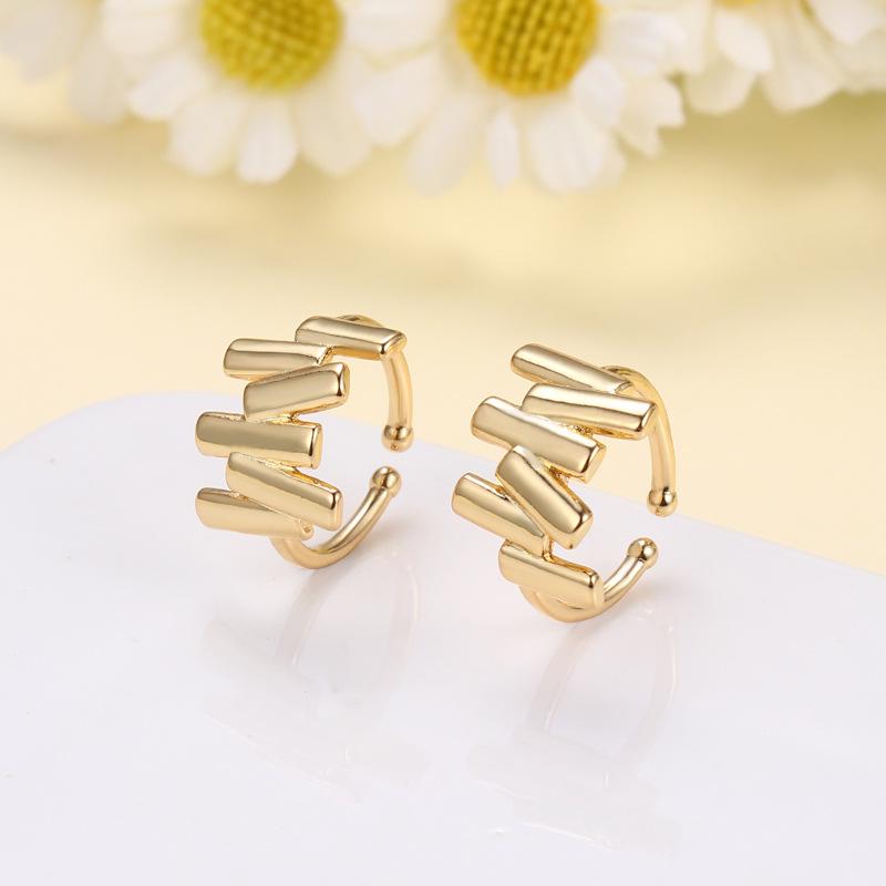 

High-End Geometric Clip-On Earrings for Women, European & American Fashion, Simple Ins Cold Style, No Piercing Required