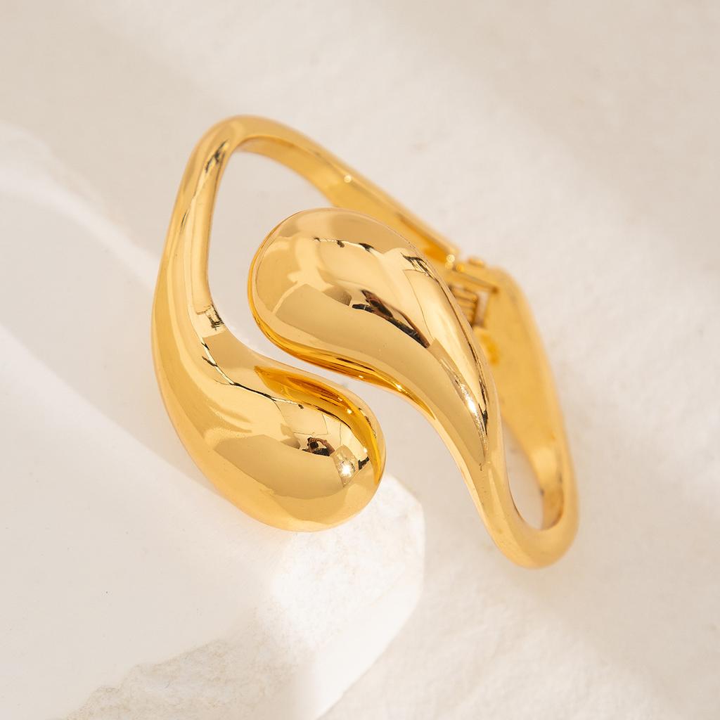 Hip-Hop Futuristic Metal Glossy Bracelet, Trendy Geometric Texture Water Drop Hug Bracelet Woman