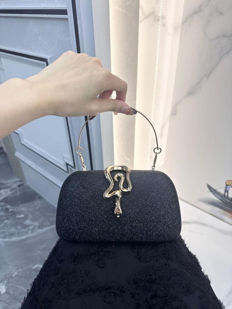 Fashi Serpentine Chain Banquet Bag Crossbody Bags for Women Shoulder Bags Dinner Bag Purse and Handbags Designer Bags
