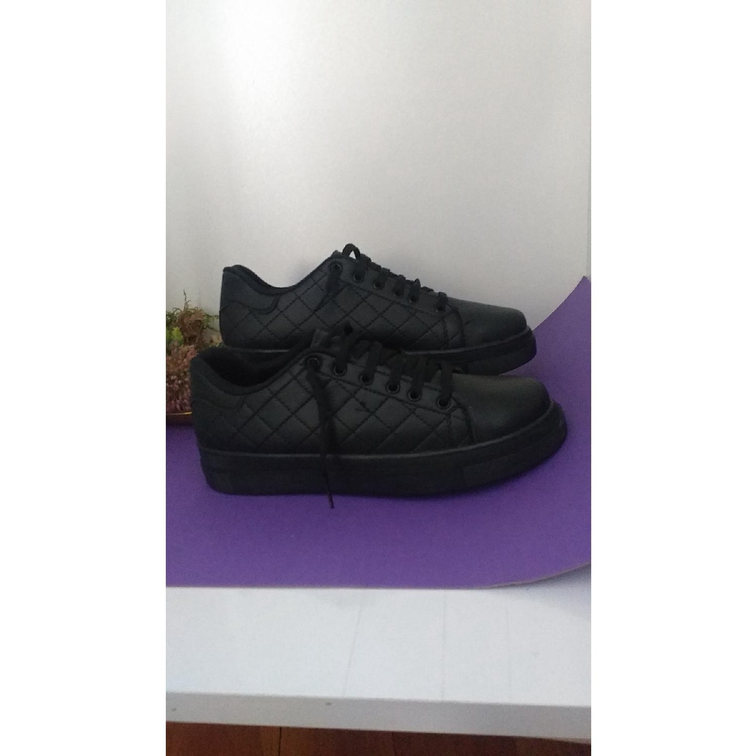 

Кросівки 36 чорний