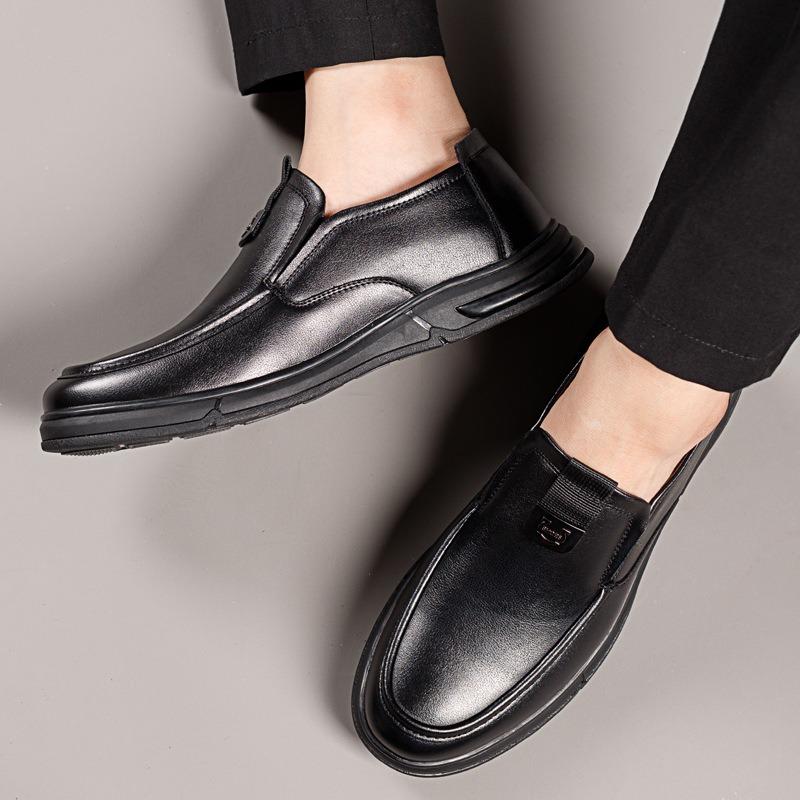 Men's casual leather shoes men's comfortable medium and old soft-soled soft-faced dad shoes