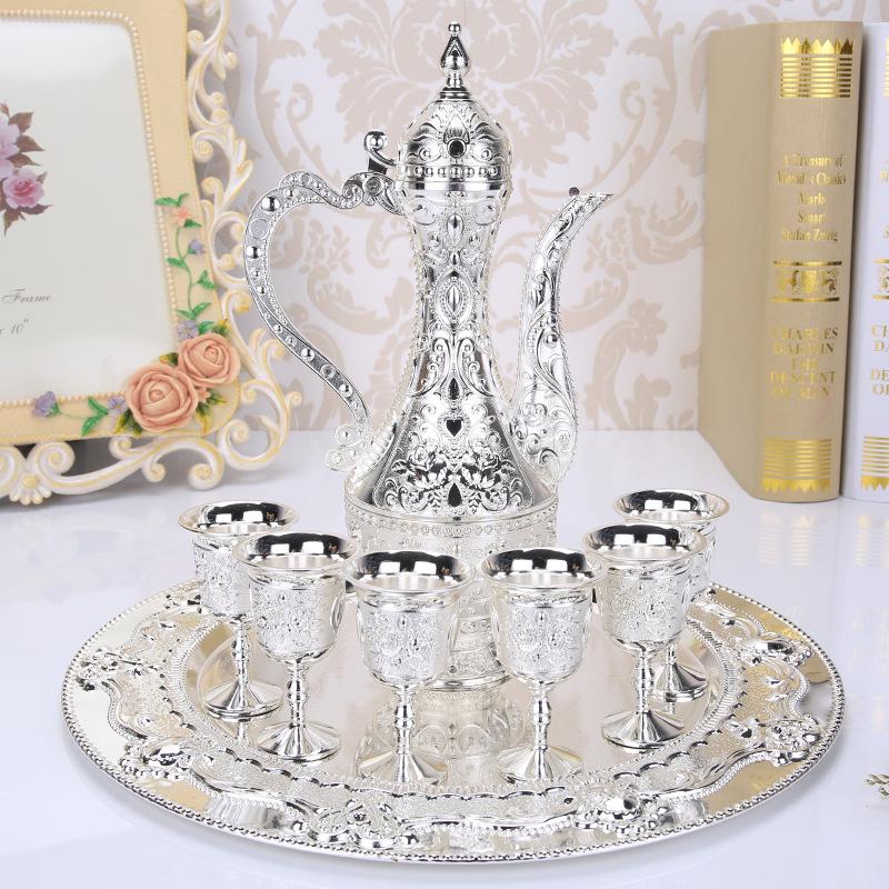 Sada na víno Evropská keramická napodobenina starožitnosti sklenice na víno Baijiu hrnec na víno kreativní kovová sklenice na víno dárková sada