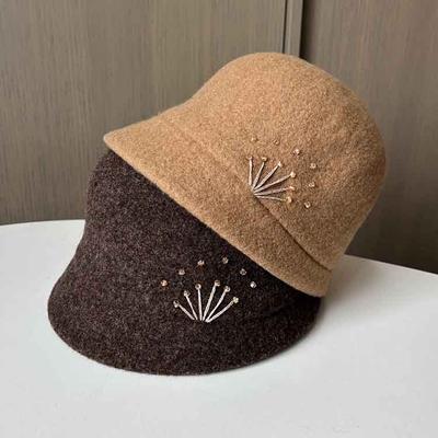 Herbst und Winter Neue Wollmischung Gestrickter Zylinder Handgenähte Perlen Dekorative Fischerhut Damenmode Thermischer Beckenhut