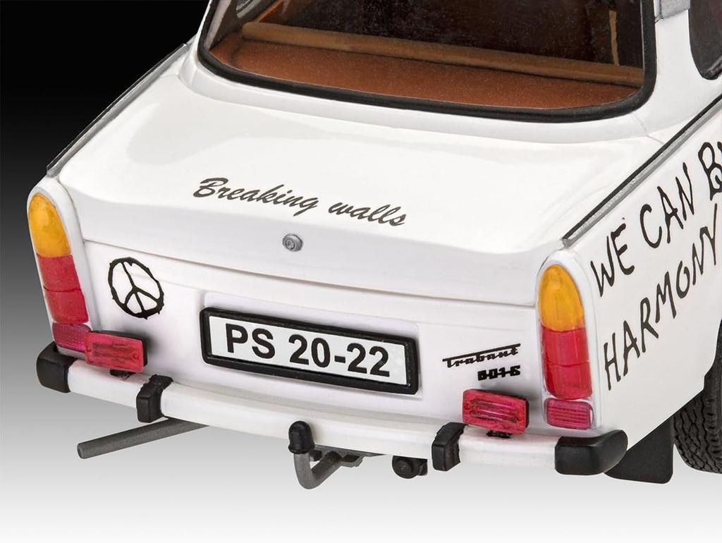 Plastikový model Trabant 601S německé úrovně Choice 07713 v měřítku 1/24.