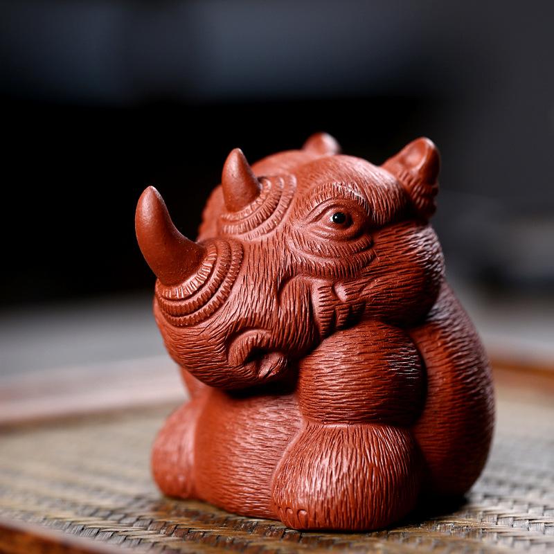 

1PCS Boutique Rhino Sculpture Purple Clay Tea Pet Chinese Handmade Animal Statue Ornaments Crafts Tea Set Decoration Accessories 7.7x6.3x7.1cm