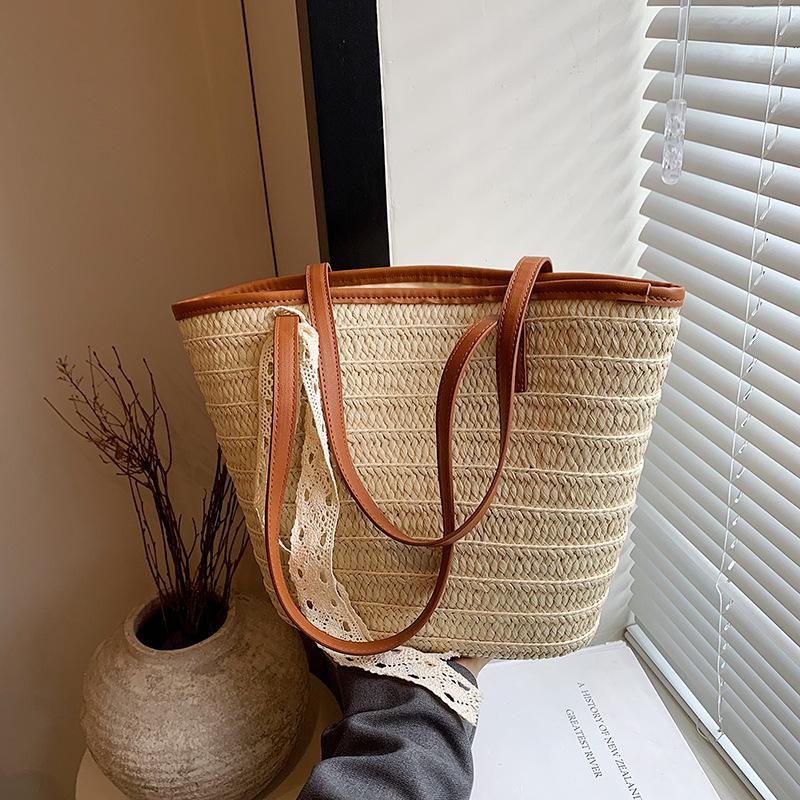 

2025 spring new small fresh fashionable armpit large-capacity bag women s tide contrasting color woven tote bag shoulder bag