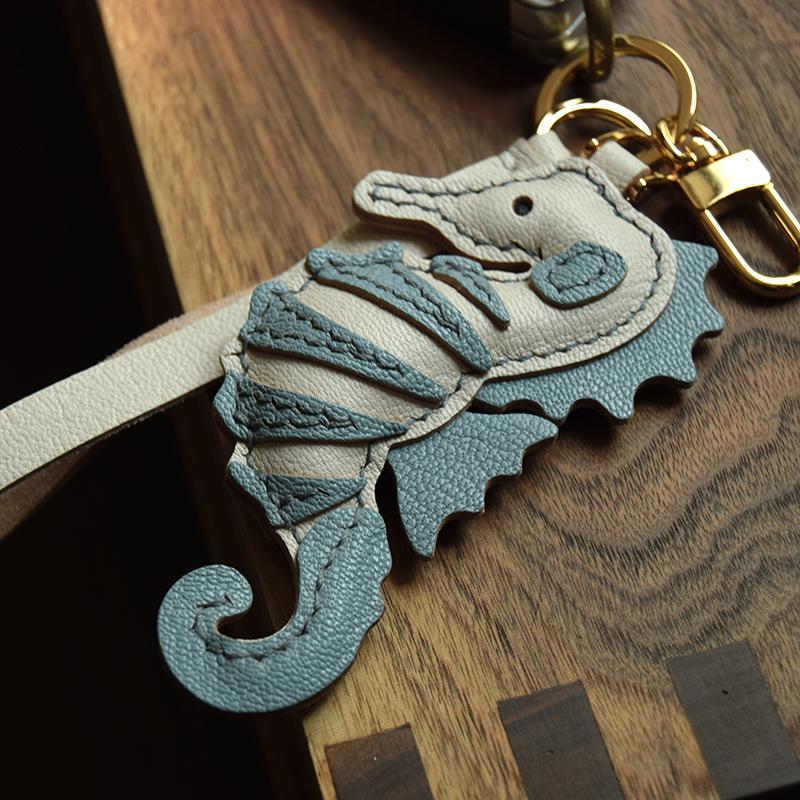 Hippocampus Original Leather Car Key Pendant Bag Pendant Personalized Simple Girls Gift with Keychain