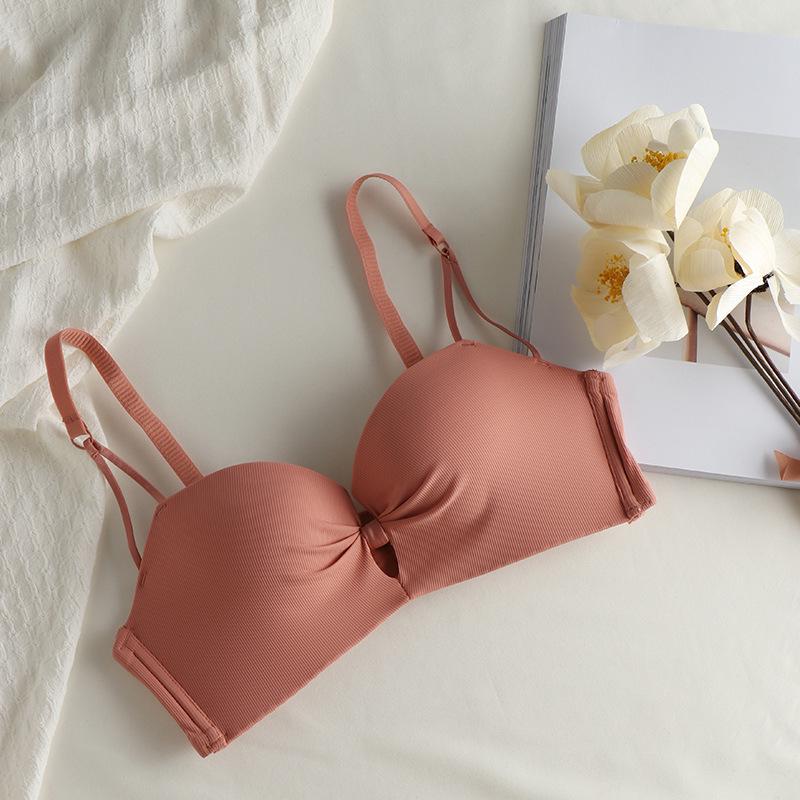 

Женский бесшовный красный латексный бюстгальтер без косточек - Маленькая грудь, Тонкие бретели, Красивый дизайн спинки 34/75AB