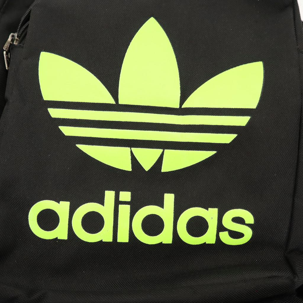 Mochila negra unisex para hombre usada con estampado del logo adidas Trefoil