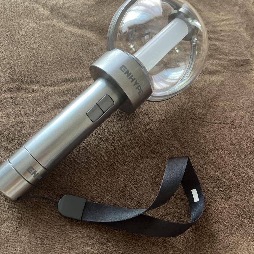 [USED] Official ENHYPEN penlight ver.1 & 2 albums included
