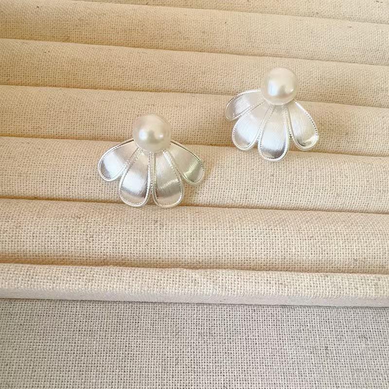 A Pair Pearl Petals  Stud Earrings For Women Light Luxury Fashion Jewelry Minimalist Accessories Support Wholesale