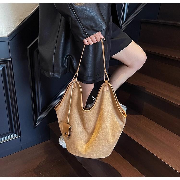 Large Capacity Bag Women'S Autumn And Winter Retro Fashion Shoulder Bag Niche Versatile Commuter Tote Bag