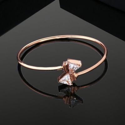 Umwerfendes-Damenarmband aus Roségold mit Kristallen