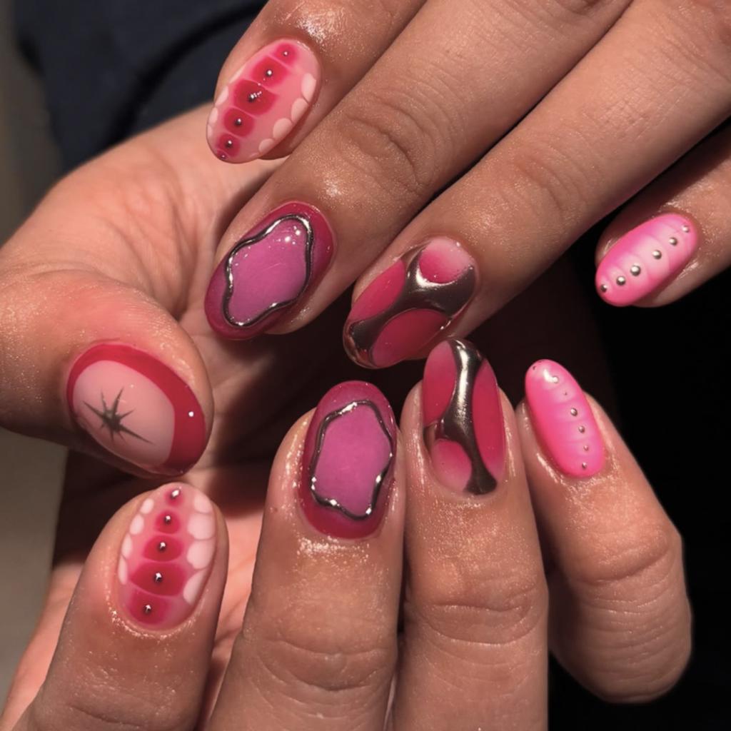 24PCS Luxury 3D Golden Patterns Oval Press On Nails with Glue Simple Checkerboard Designs French Almond Fake Nails Wearable Nail