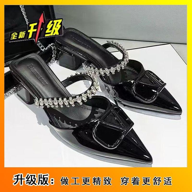 

Xiaoxiangfeng полутапочки женские летние 2025 года остроносые сандалии из лакированной кожи с толстой пяткой-мешком туфли muller сандалии fairy wind 35