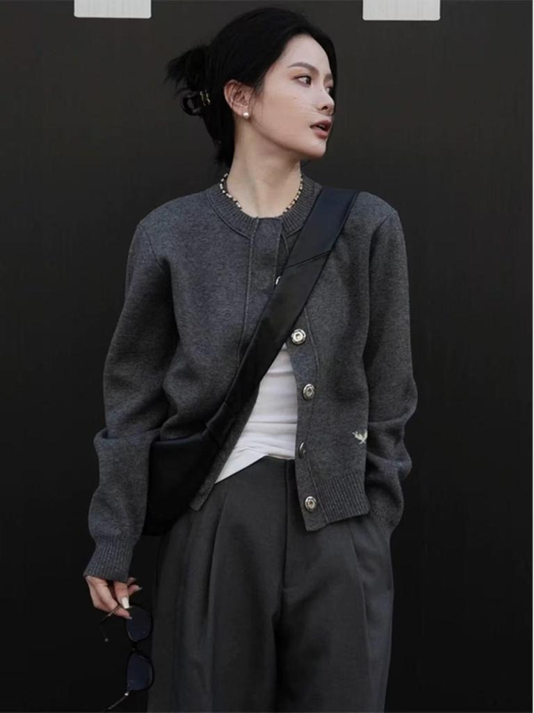 High-Quality Gray Pure Wool Women's Short Loose Knit Baseball Jacket Sweater for Autumn/Winter