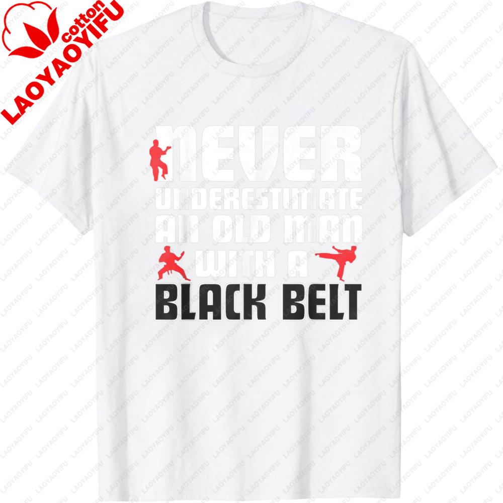 Unterschätze niemals einen alten Mann mit einem Schwarzen Gürtel Herren T-Shirt Baumwolle Sommer Kurzarm Freizeit Mode Kampfsport Geschenk Oberteil