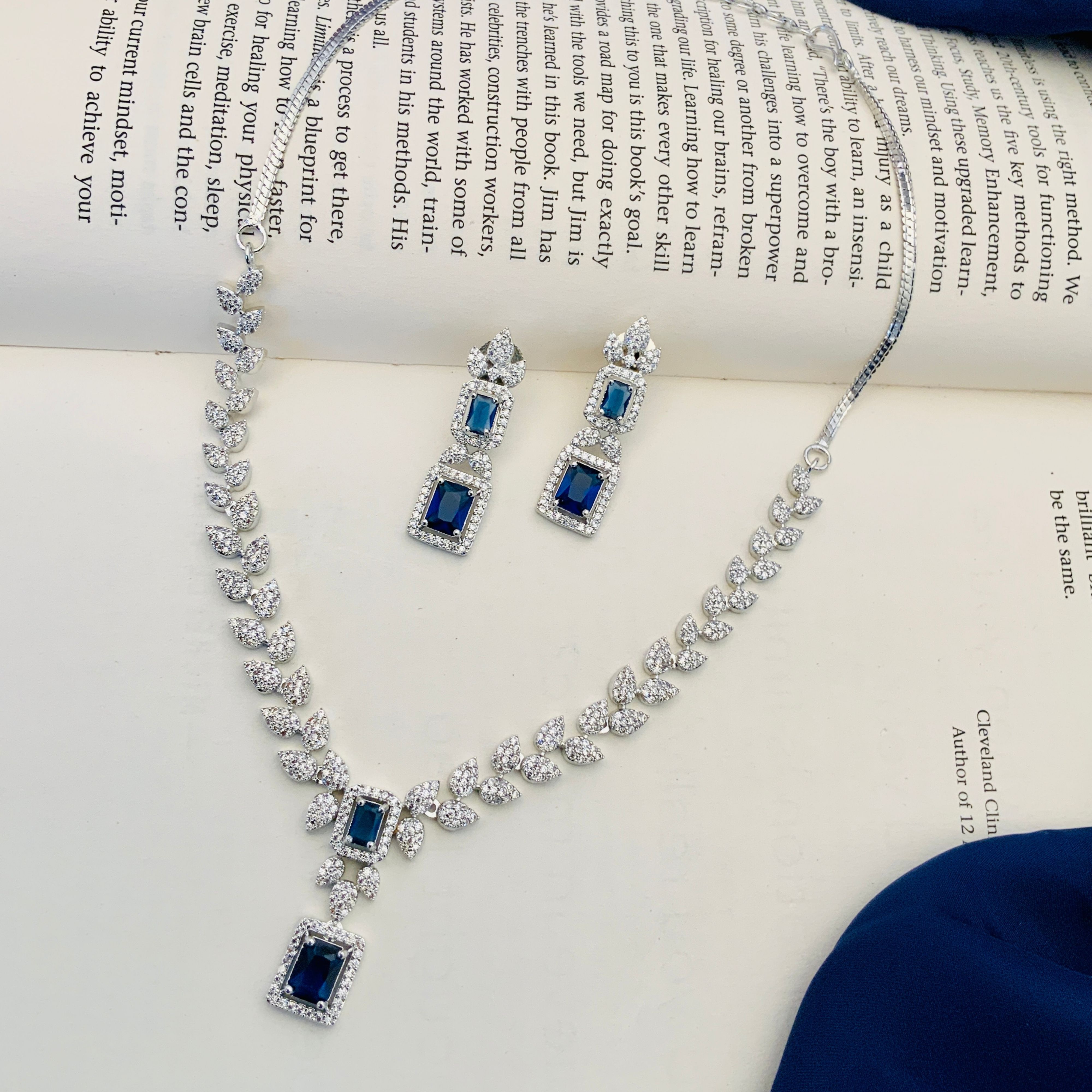 

Посеребренные бриллиантовые круглые колье комплект бриллиантовых колье комплект для женщин белый