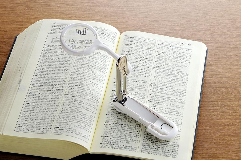 Green Bell Nail Clippers with Magnifying Glass Drawstring (with Pouch)