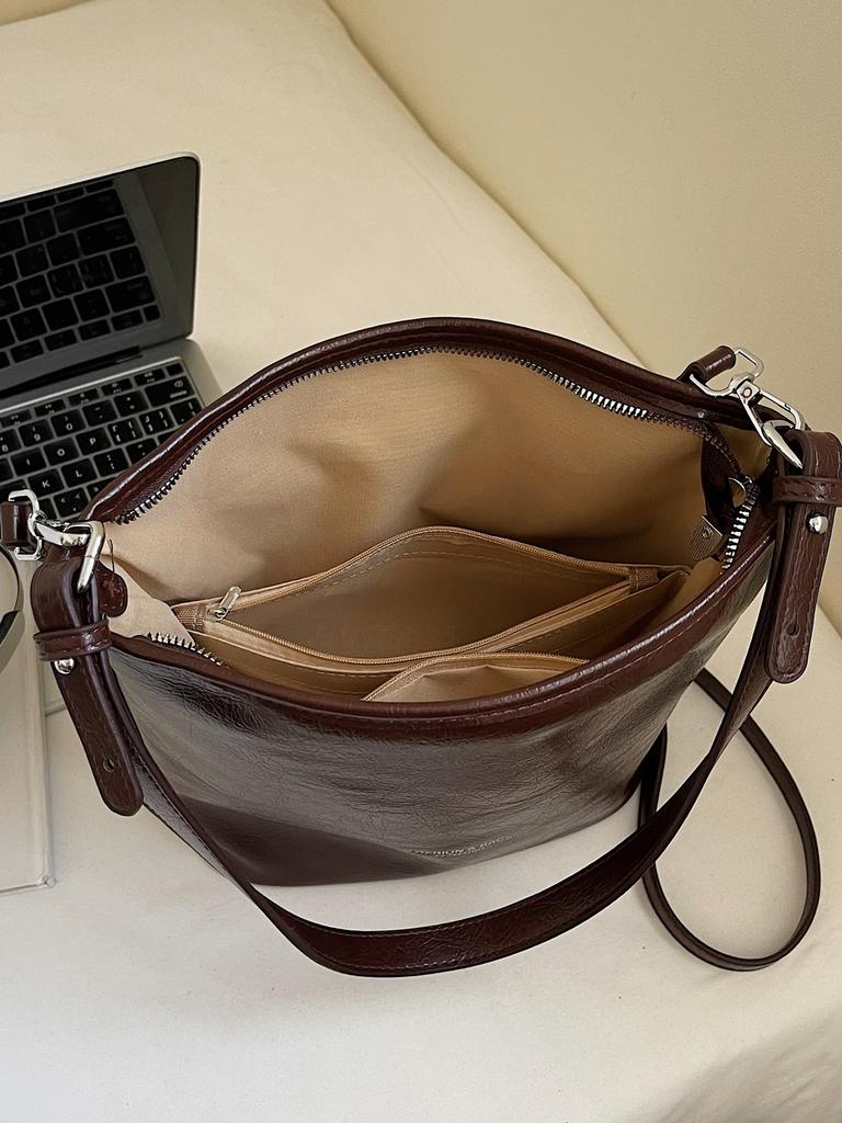 Black Women's Bucket Bag Autumn Winter PU Leather Letter Shoulder Bags Trendy Large Capacity Commuting Crossbody Pack