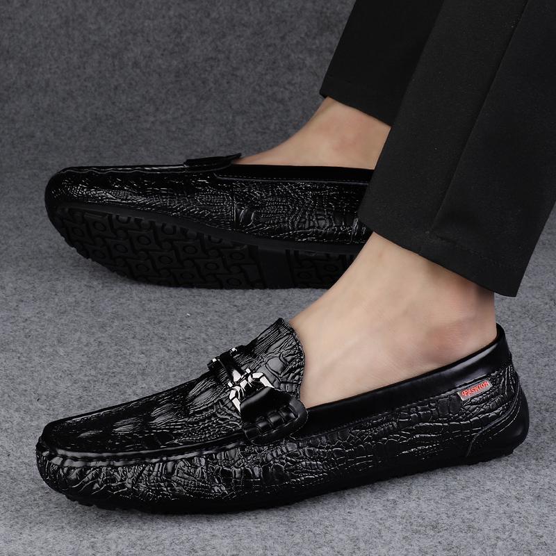 Fashion Crocodile Pattern Men Casual Leather Shoes Warm Plush Fur Slip On Flats Fashion Trendy Man Loafers Soft Business Shoes Moccasins