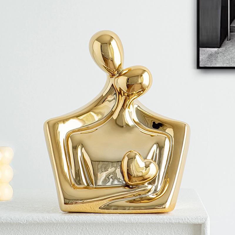 Gilded Figurine Sculpture Ceramic Couple Statue Craft Ornament for Room Wine Cabinet Entrance Heart-Shaped Figurine Premium Gift