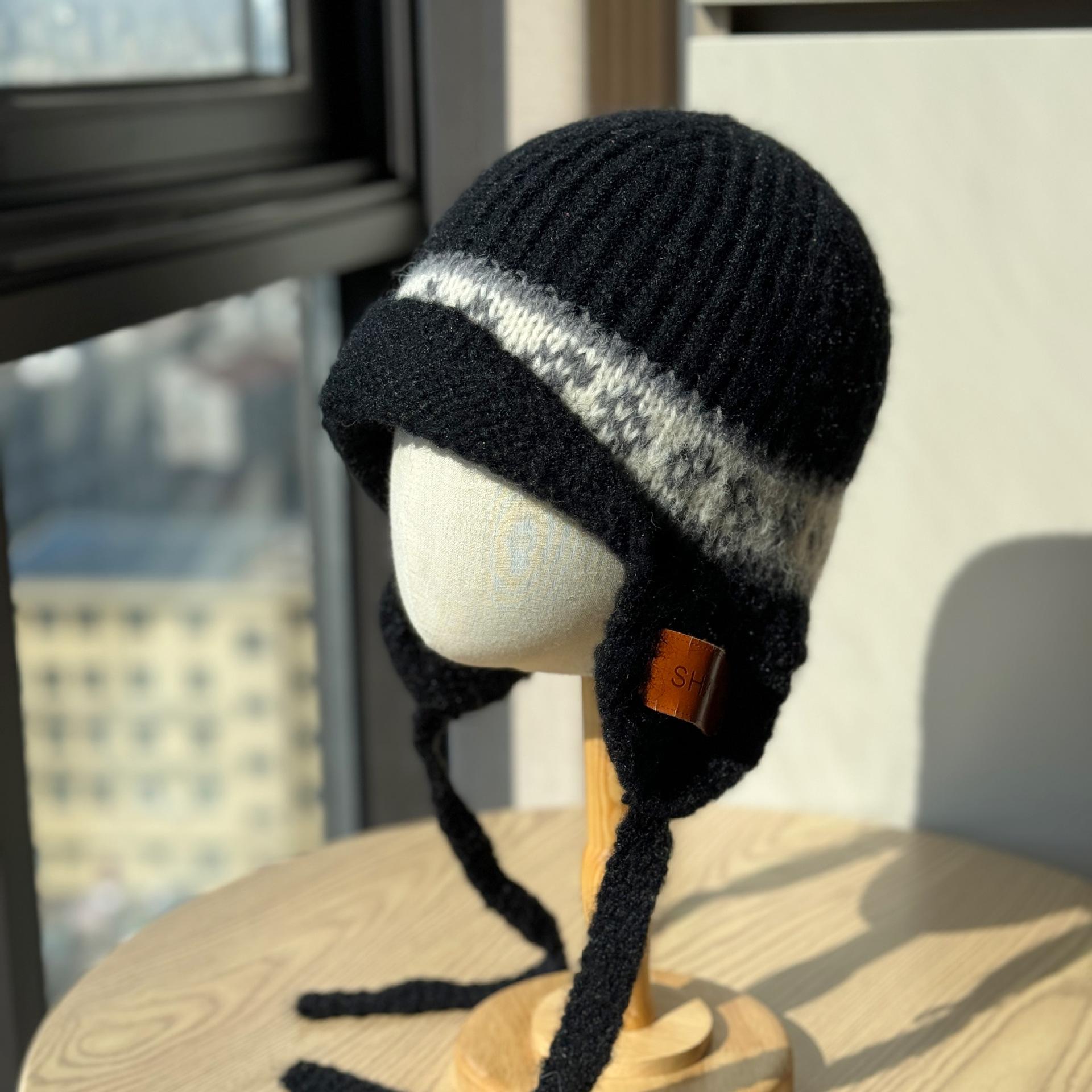 

Новая шерстяная вязаная шапка в стиле Fair Isle для женщин, корейский стиль, осень-зима, маленькая, подчеркивающая лицо, теплая, на шнуровке, с защитой ушей, шерстяная шапка one size