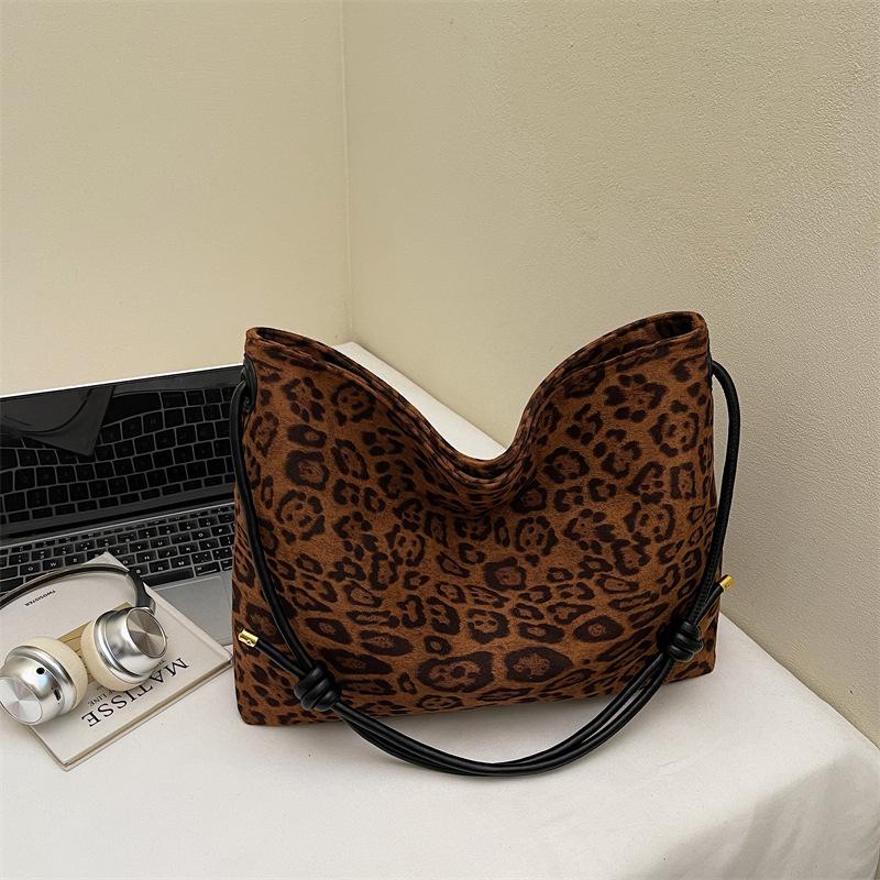Autumn/Winter 2025 Retro Fashion Large Capacity Women's Tote & Crossbody Bag
