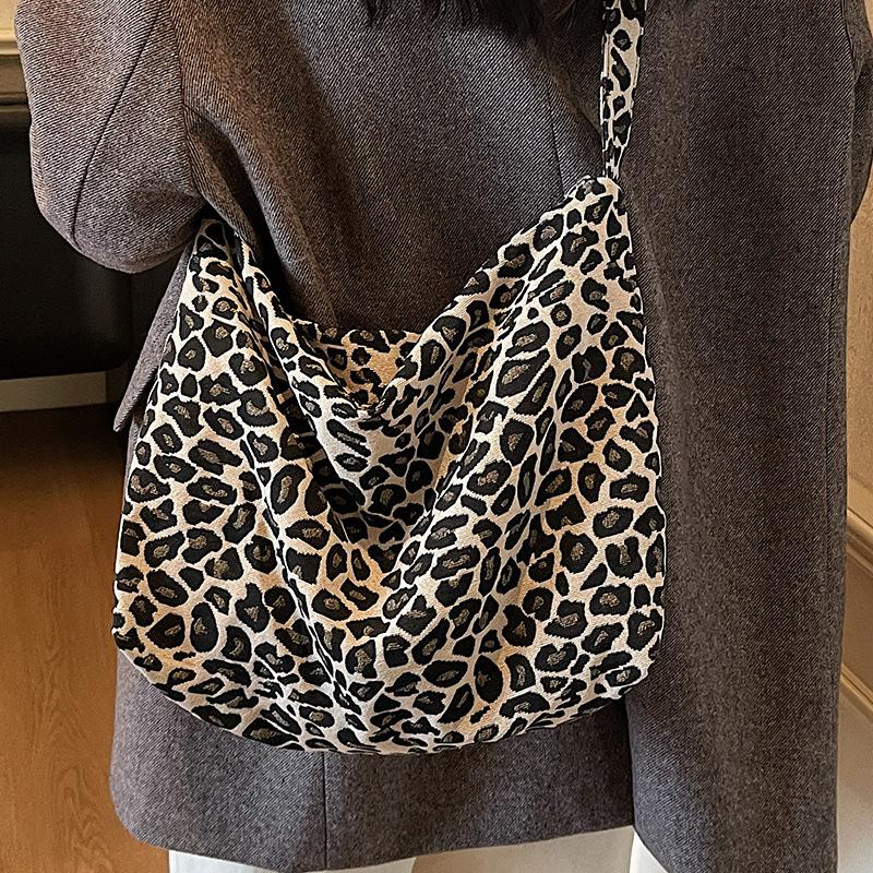 Large-capacity Casual and Stylish Leopard Print Single-shoulder Bag, Underarm Tote Bag, and Fashionable Crossbody Bag