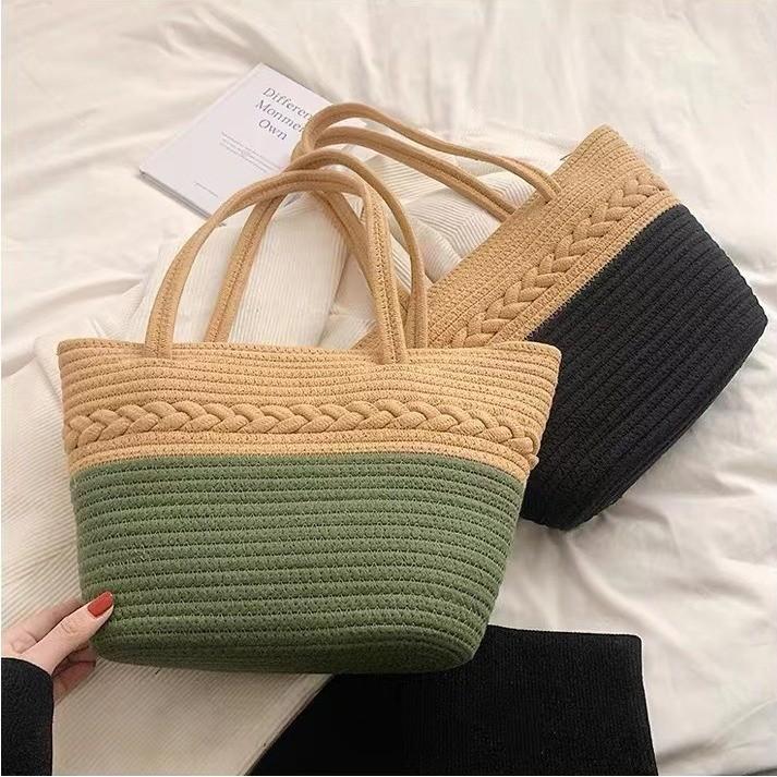 IELGY Color Matching One-Shoulder Straw Bag Large-Capacity Woven Vacation Beach Bag