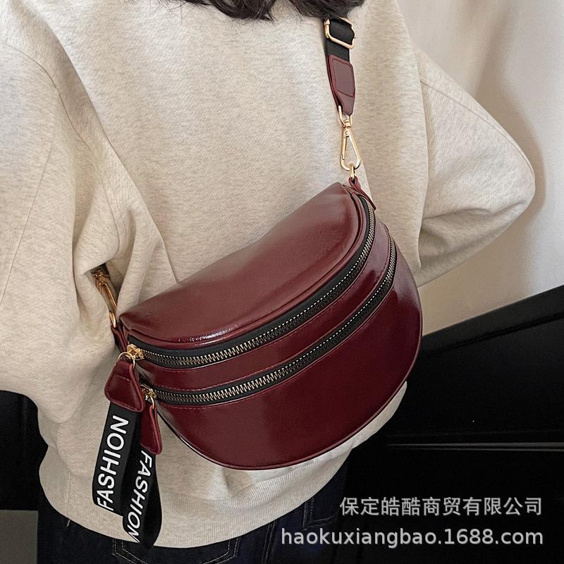 This year's popular small bags women's bags autumn and winter 2025 new Korean niche versatile messenger bags sports saddle bags