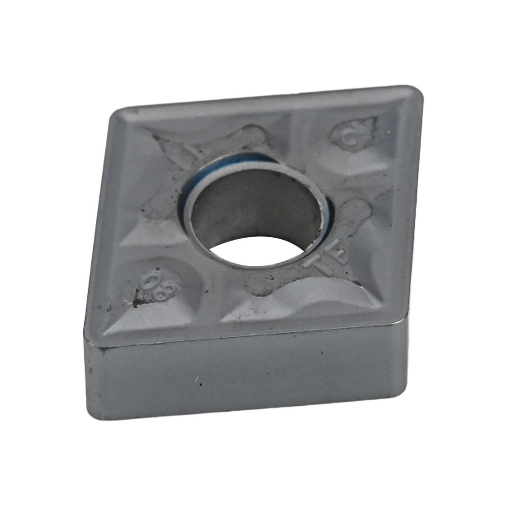 Vereinfachen Sie Ihren Arbeitsablauf mit 10 Stück benutzerfreundlichen Hartmetall-Wendeschneidplatten. Die Modelle umfassen sowohl CNMG432TF als auch CNMG120408 TF.