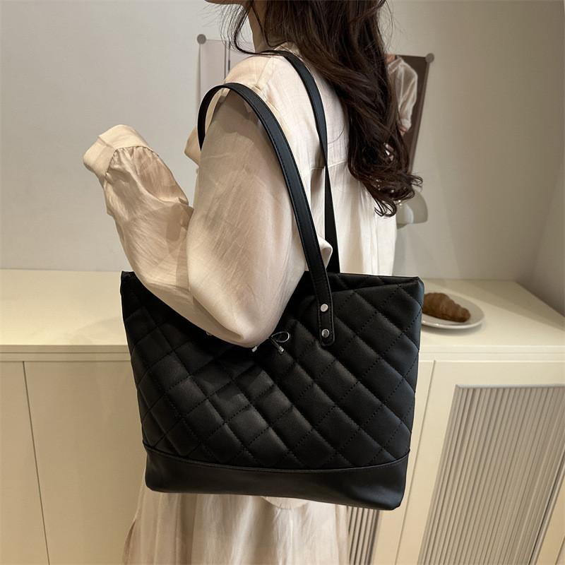 Pu Quilted Tote Bag With Zipper Closure For Casual Streetwear Style
