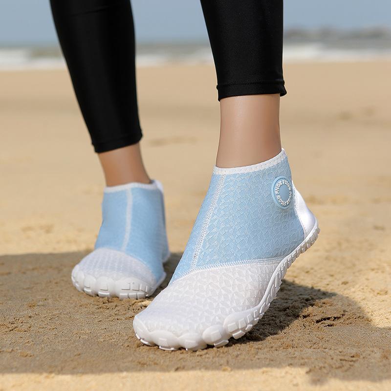 New-style river-tracking shoes for couples Outdoor sports wading shoes Lightweight quick-dry sandals Hiking and mountaineering five-finger shoes