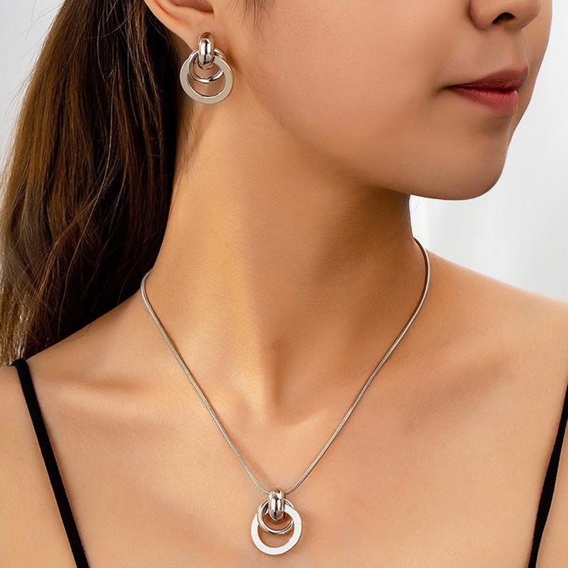 Minimalist Vintage Gold Geometric Circle Pendant Necklace Women Long Chain Adjustable Snake