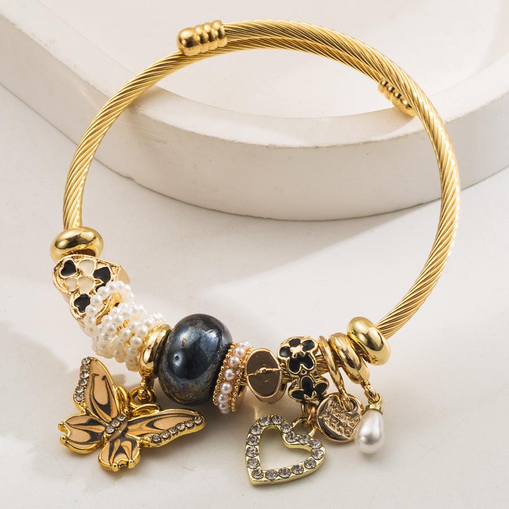 Fashionally Chic Butterfly-shaped Love Pendant Bracelet Made of Stainless Steel Wristband