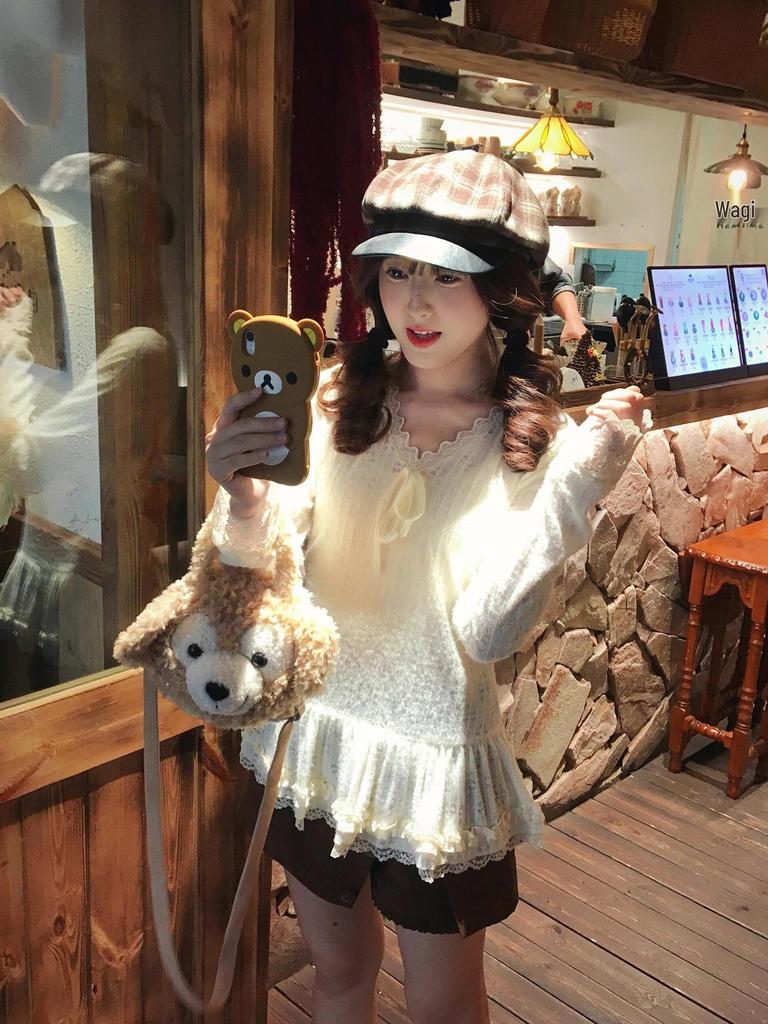 Korean Sweet Lace V-Neck Long-Sleeve Shirt for Women - Autumn/Winter Ballet Style Base Layer