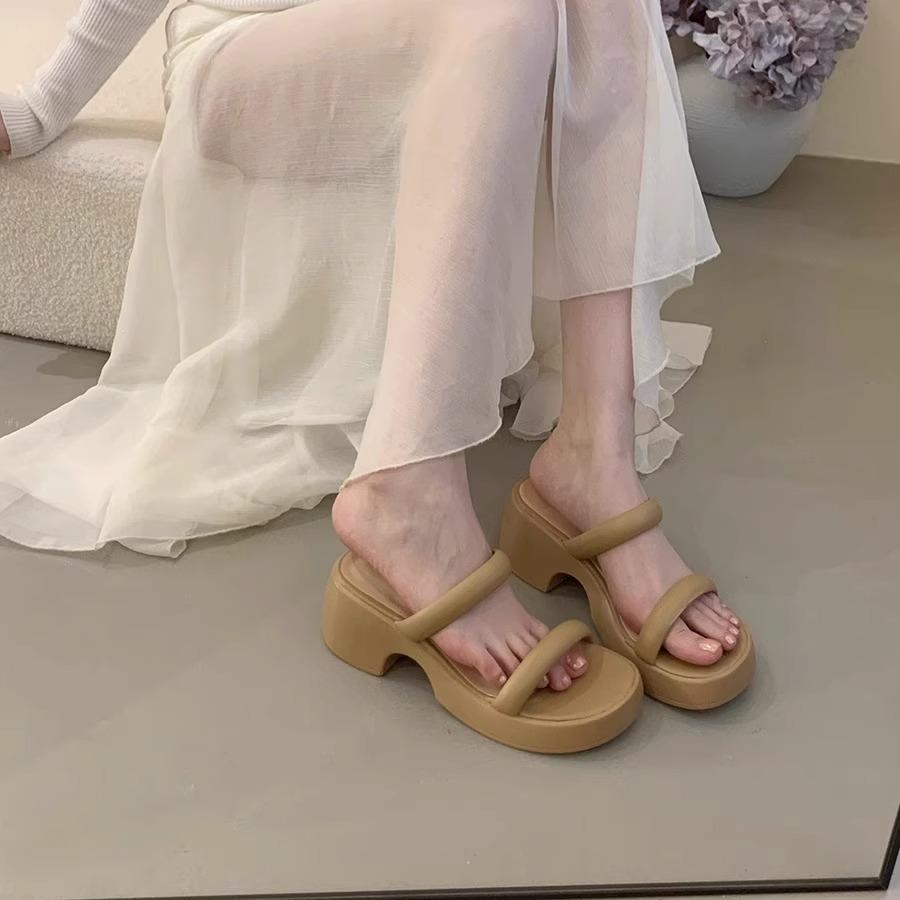 Fashion Women's Shoes Silver Slippers Soft Luxury Slides Shale Female Beach Platform Rubber Flip Flops Comfort Designer Sabot Hawaiian C