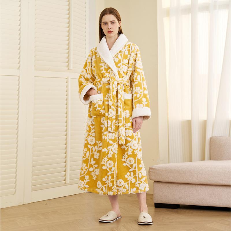 Men's Winter Shawl Collar Plush Fleece Bathrobe Soft Warm Long Sleeve Robe with Pockets Spa Robes for Men Comfortable Fluffy Homewear Sleepwear